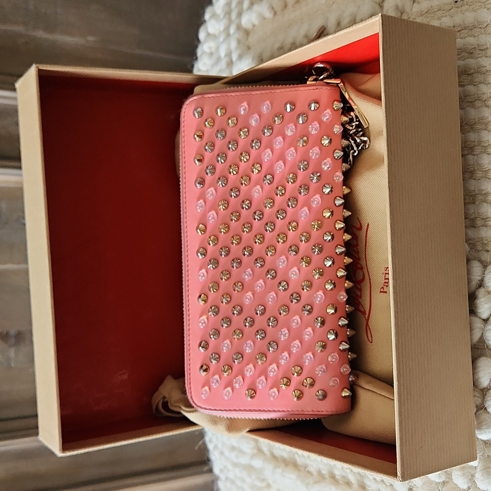 CHRISTAIN LOUBOUTIN stunned wallet - Picture 2 of 12